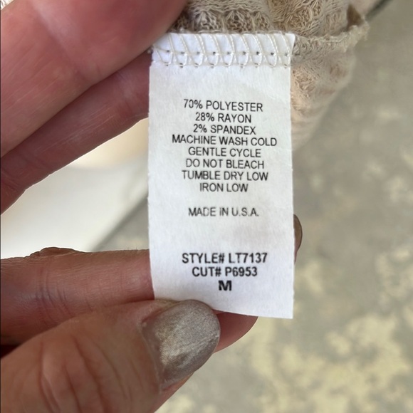 Extremely soft Hailey & Co python print blouse - Picture 3 of 13